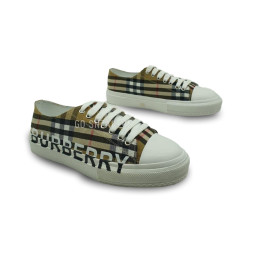 Burberry Sneakers Beige
